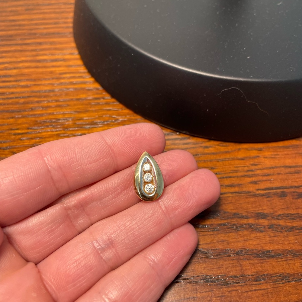 14 k goldTeardrop pendant